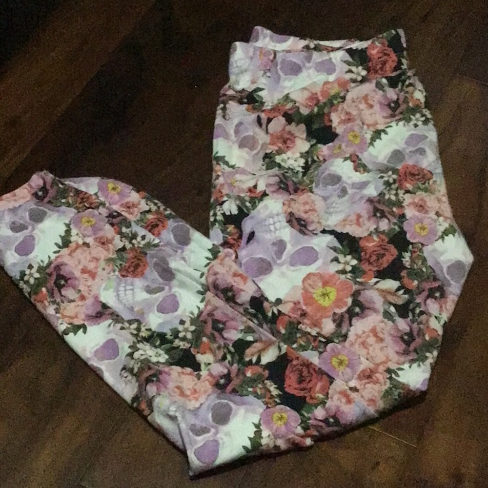 Flora skull leggings?